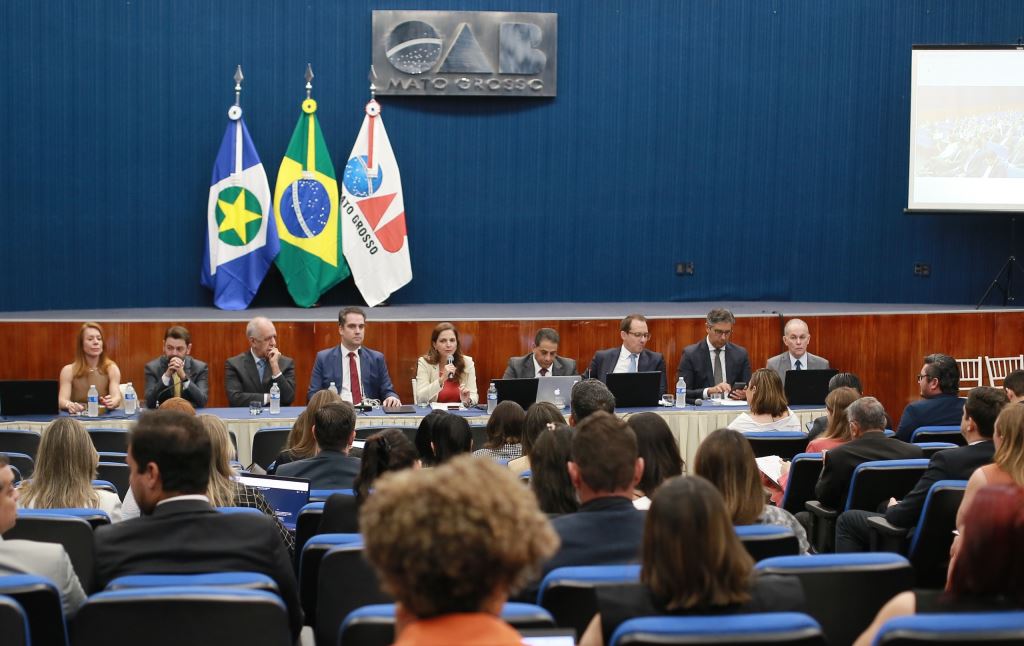 OAB-MT presta homenagens durante Sessão do Conselho Pleno da Seccional | Notícia