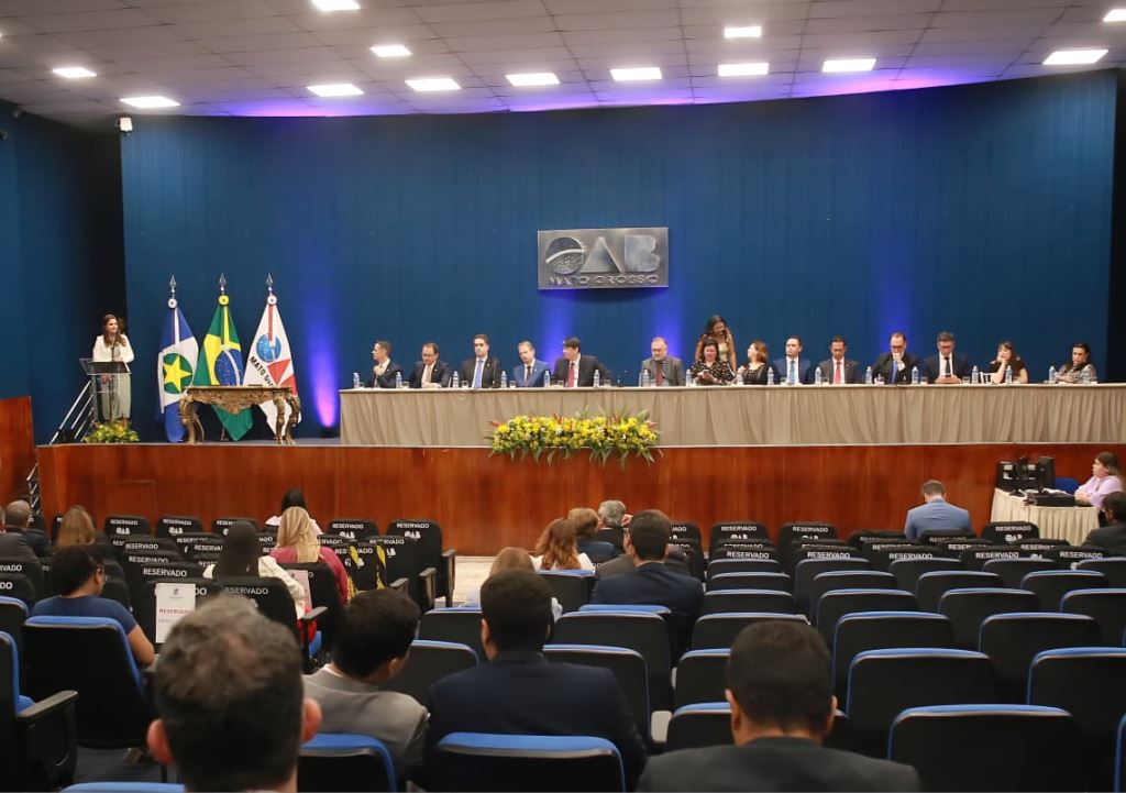Gisela Cardoso destaca parceria com a UFMT em posse de diretores na OAB-MT | Notícia