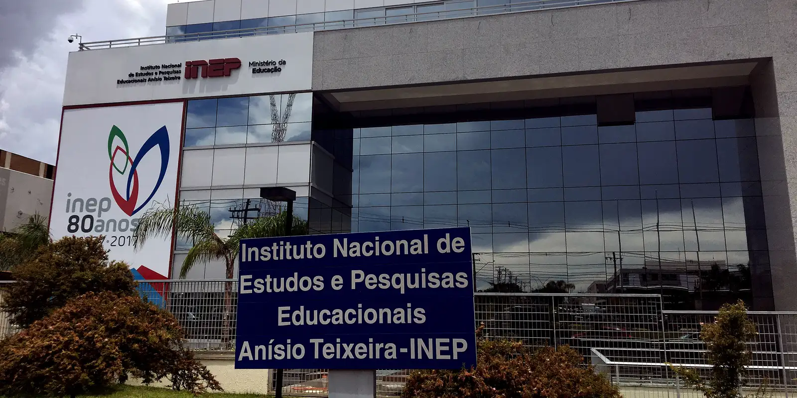 Inep seleciona professores para elaborar e revistar o Encceja