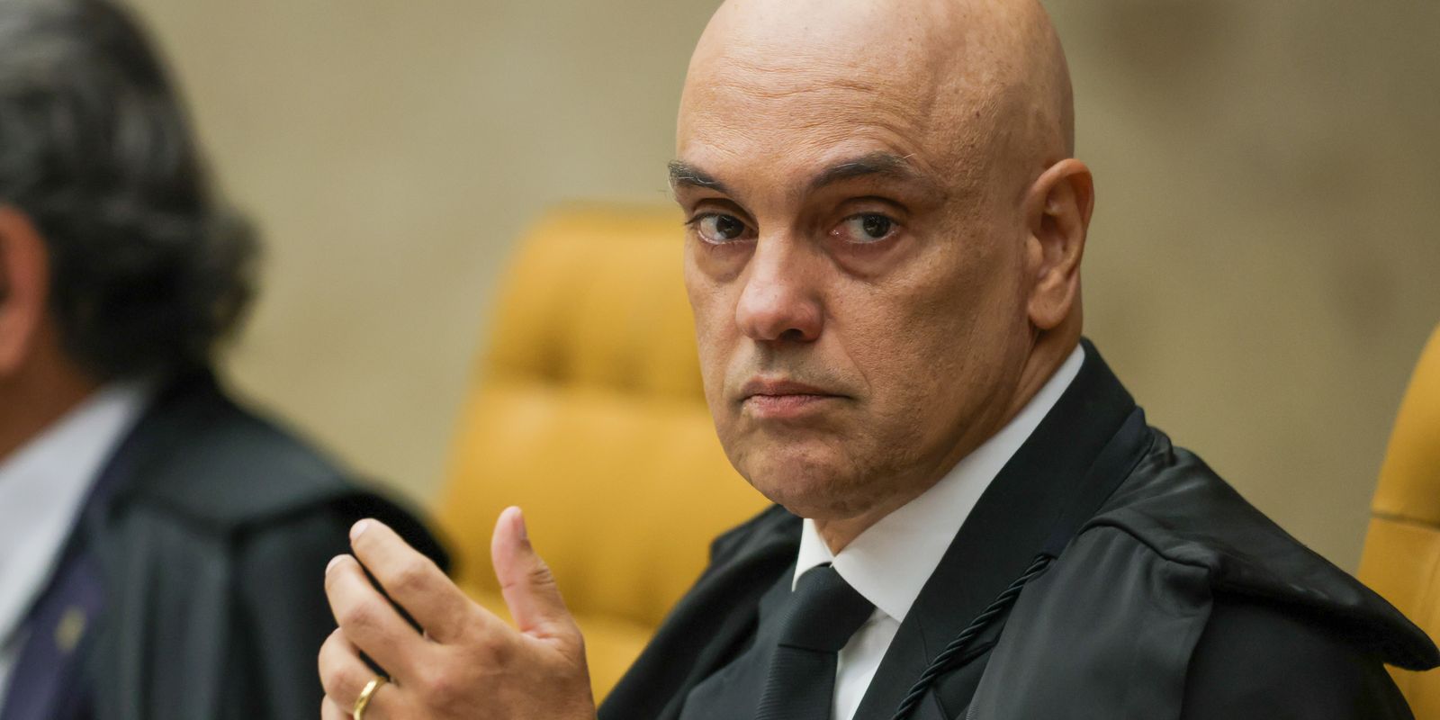 Moraes determina vigilância integral de Bolsonaro pela polícia penal