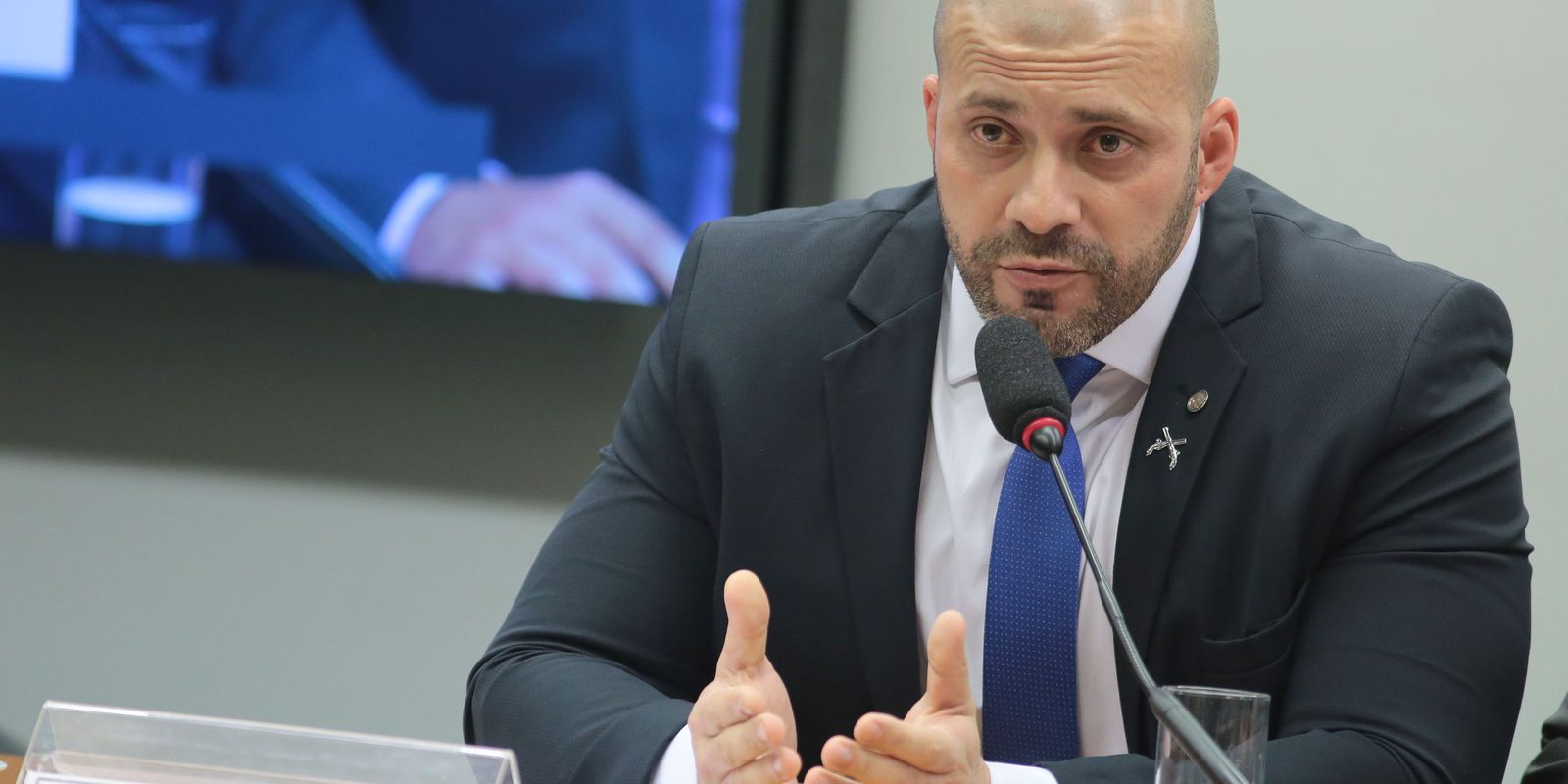 Moraes quer imagens para apurar visitas irregulares a Daniel Silveira