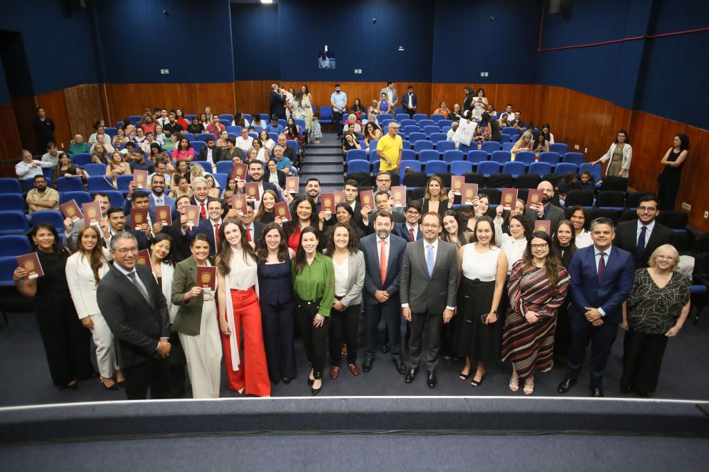 Desejando muito sucesso, OAB-MT dá as boas-vindas a 22 novos advogados | Notícia
