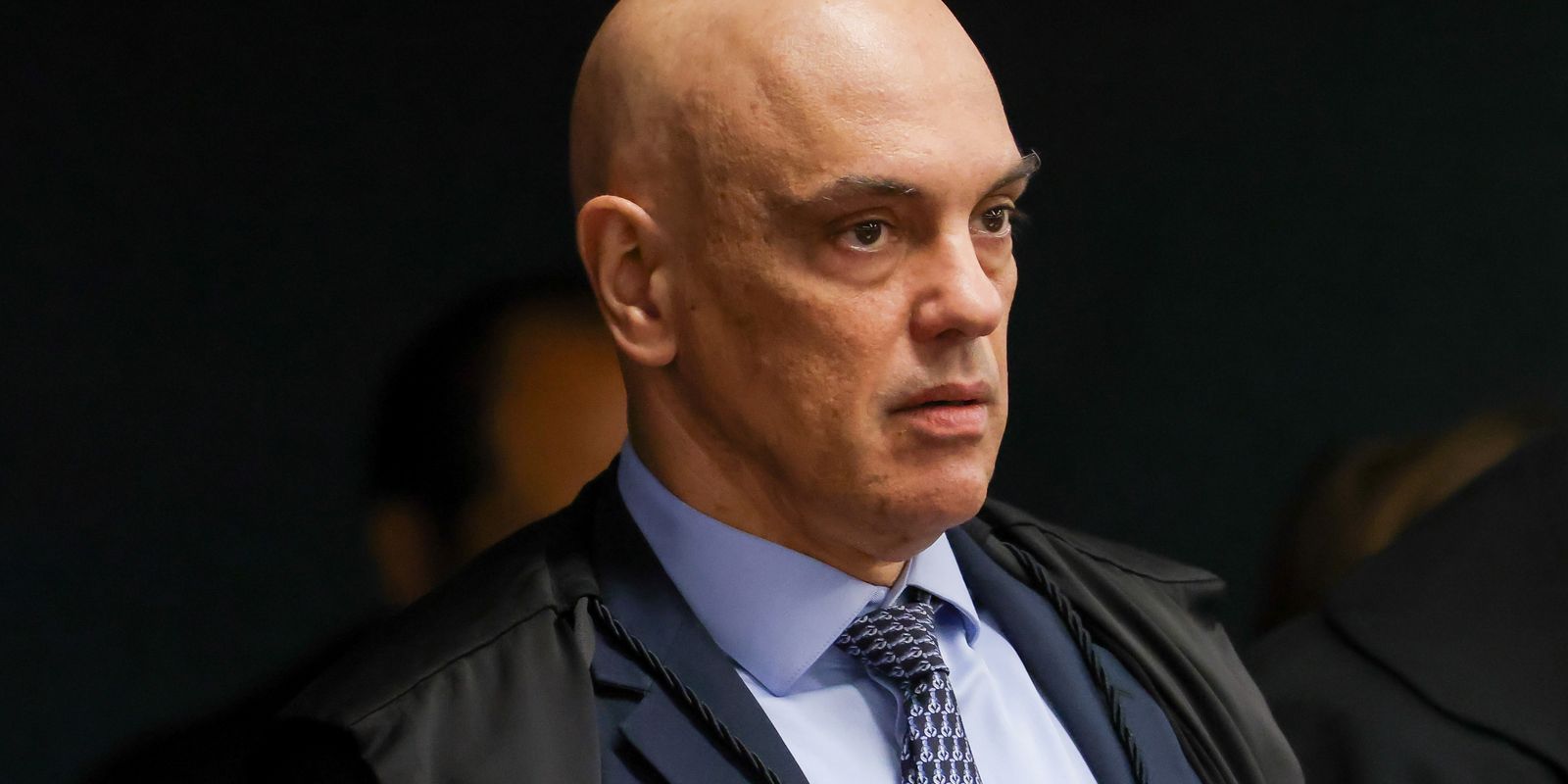 Em decisão, Moraes cita “eventual tentativa de fuga” de Bolsonaro
