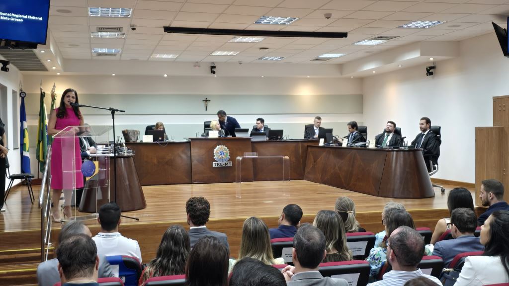 Presidente da OAB-MT participa de sessão de posse do novo juiz-membro do TRE-MT | Notícia