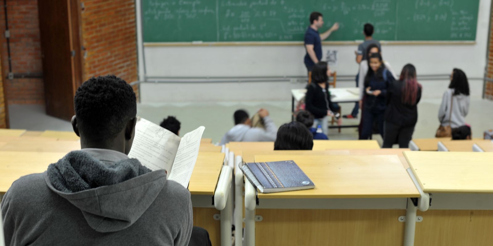 Deputados de SC proíbem cotas raciais em universidades estaduais
