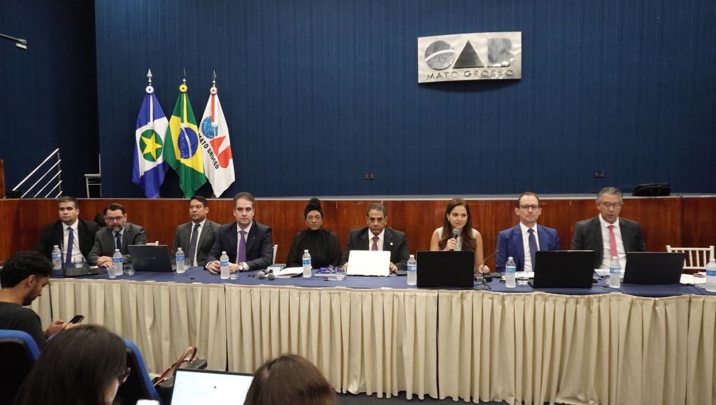 Diretores da OAB-MT apresentam balanço do primeiro ano de gestão aos conselheiros | Notícia