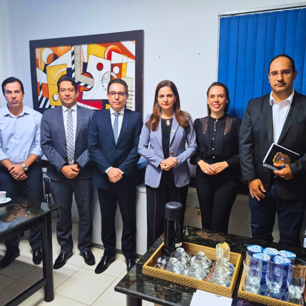 OAB-MT e Subseção de Sorriso se reúnem com corregedor-geral da PJC para acompanhar apuração sobre supostas irregularidades na delegacia | Notícia