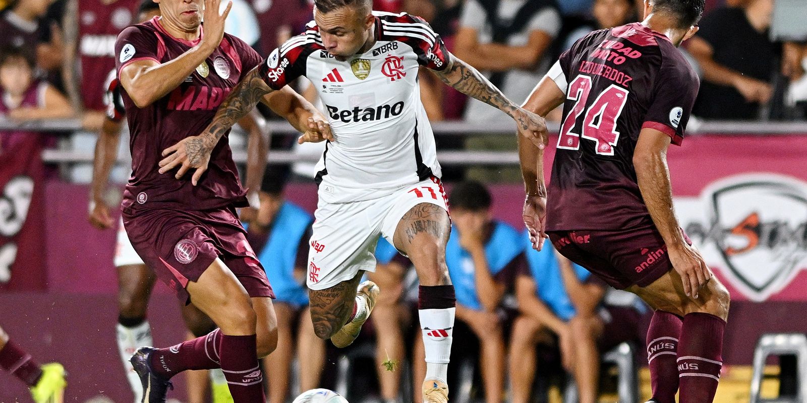 Rádio Nacional transmite decisão da Recopa entre Flamengo e Lanús