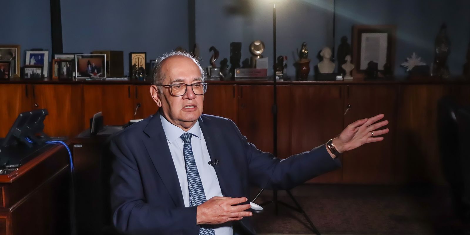 Moraes e Gilmar criticam vazamento de conversas do celular de Vorcaro