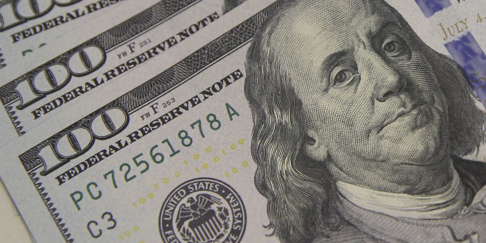 Dólar cai para R$ 5,01, e bolsa renova recorde com ajuda do exterior