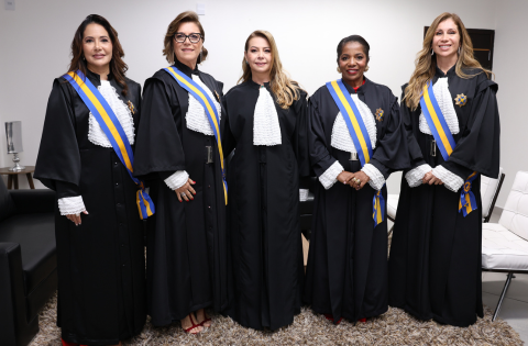 Tribunal ratifica posse da desembargadora Rosana Caldas em solenidade
